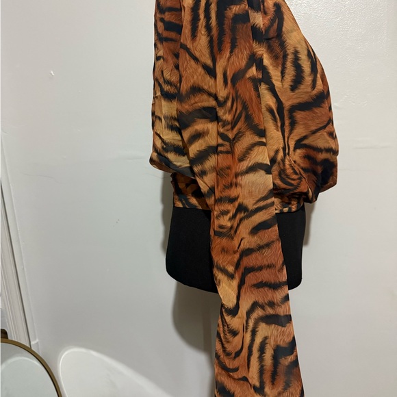 Fashion Nova Tiger Animal Print Top - Picture 5 of 9